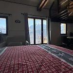 Avec Vue Panoramique Sur Les Montagnes 木屋