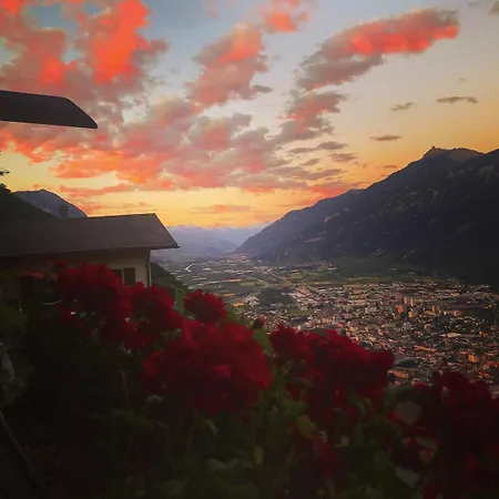 Avec Vue Panoramique Sur Les Montagnes *