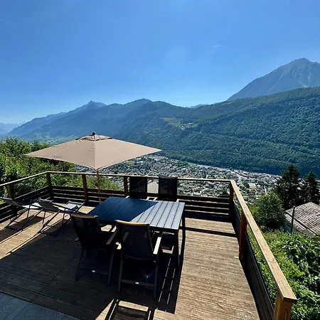 Avec Vue Panoramique Sur Les Montagnes *