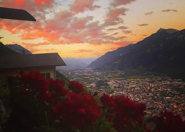 Avec Vue Panoramique Sur Les Montagnes *