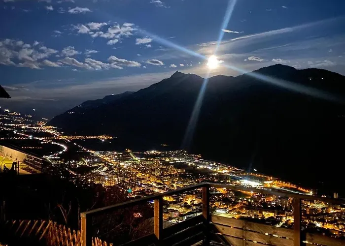 Avec Vue Panoramique Sur Les Montagnes Martigny