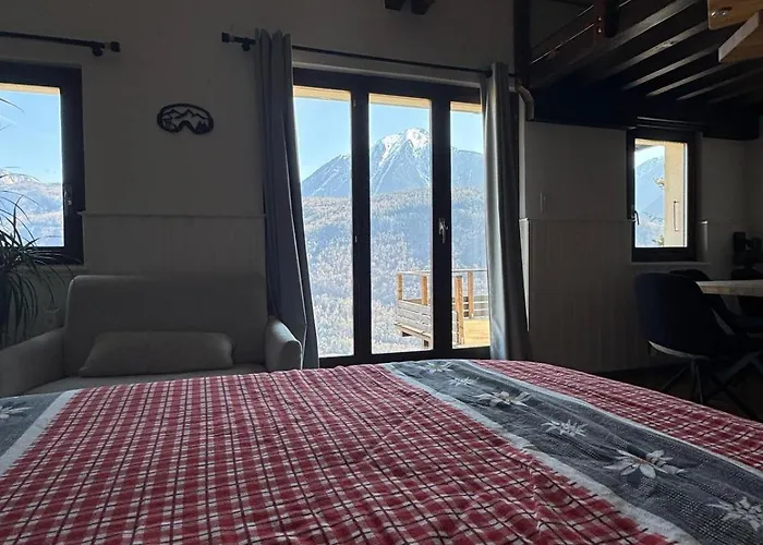 Avec Vue Panoramique Sur Les Montagnes Chalet