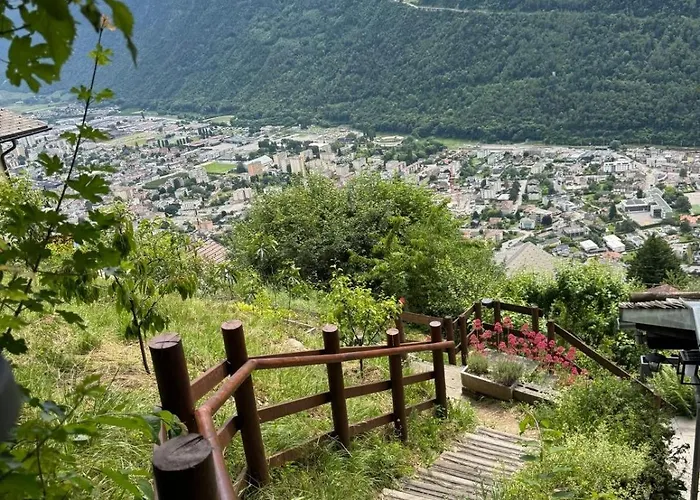Avec Vue Panoramique Sur Les Montagnes Martigny