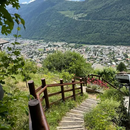 Avec Vue Panoramique Sur Les Montagnes Martigny