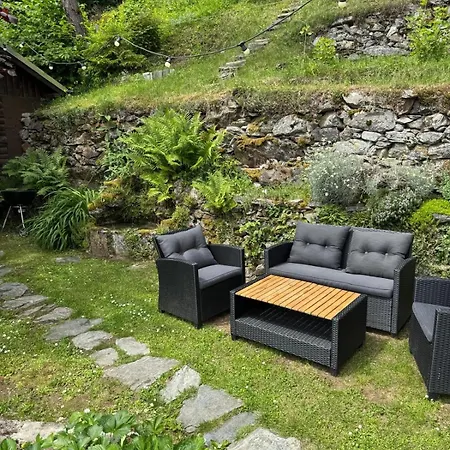 Avec Vue Panoramique Sur Les Montagnes Chalet Martigny