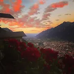 Avec Vue Panoramique Sur Les Montagnes *